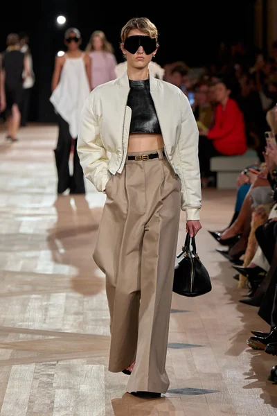 Look 29